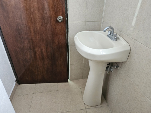 Casa Ubicada, Remodelada, De Un Solo Nivel , De Una Recamara, Baño, 47 M2 C, En La Unidad Habitacional Santa Fe , Imss