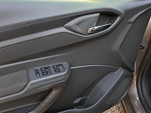 Imagen 5 de 15 de Chevrolet Onix Ltz Manual