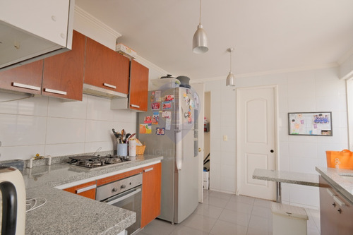 Venta Casa 5 Dormitorios, Piscina, Sector Consolidado.
