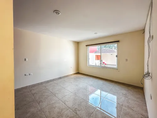 Casa En Venta Con Recámara En Planta Baja En Rincones De La Calera.