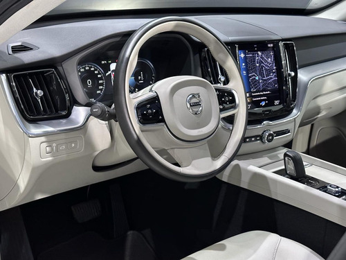 Volvo XC60 60 T-8 HÍBRIDO MOMENTUM 2.0 5p