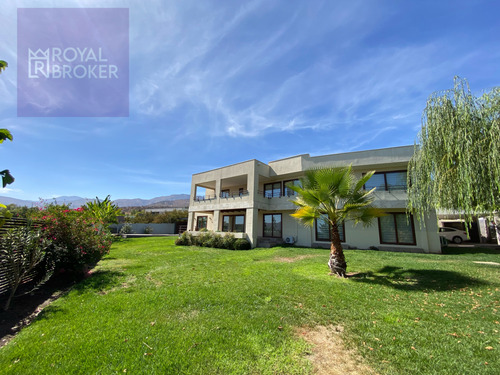Casa En Venta De 4 Dorm. En Colina