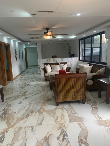 Venta, Edificio De 7 Niveles Ubicado En Gazcue, Santo Domingo