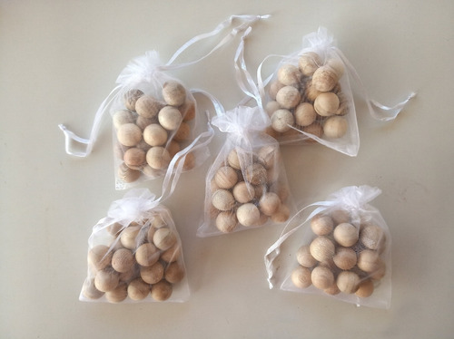 1400x Bolas De Cedro Anti Mofo Traça Bolor 140 Sacos 10 Cada