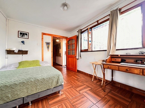 Casa En Venta De 5 Dorm. En Macul