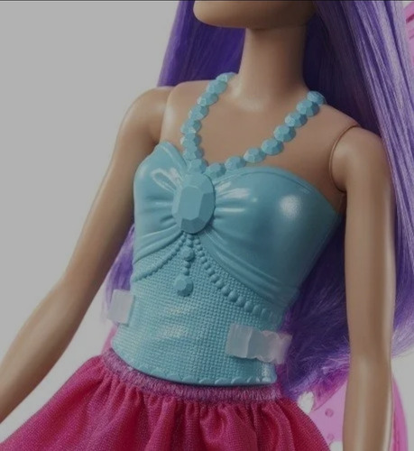 Imagen 4 de 7 de Barbie Hada Mariposa Cabello Morado. Dreamtopia.