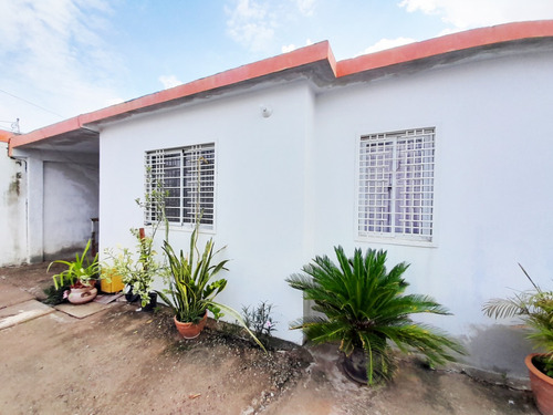 24-7693 Casa En Venta En Conjunto Privado De Coro Sector Los Perozos Lista Para Habitar 04r