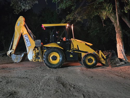 Retroescavadeira Jcb 4x4 Plus Turb