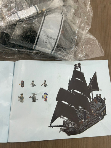Miniatura Navio Perola Negra Pirata Do Caribe Jack Sparrow
