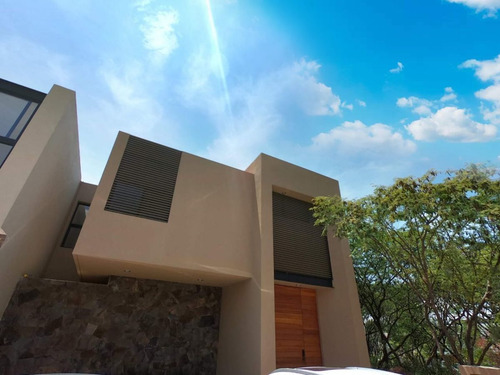 Estrena Residencia En Altozano, De Autor, 3 Recamaras, Sala Tv, Jardín, Luxury