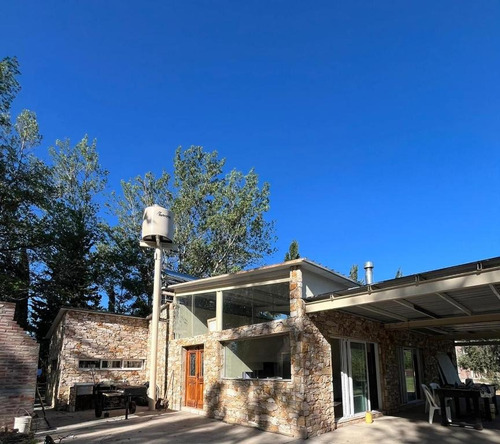 Finca En Venta. Mendoza, Con Casa Y 4 Duplex.