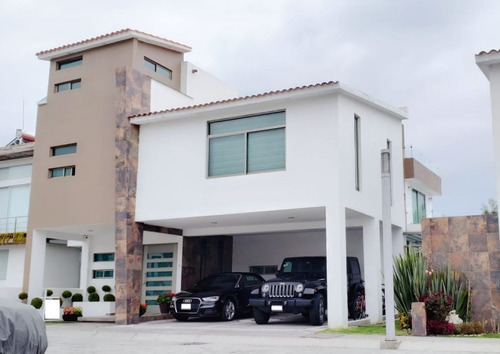 Imagen 1 de 14 de Venta De Residencia En Metepec