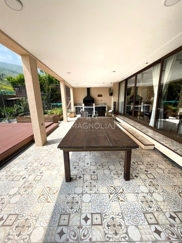 Casa En Venta De 4 Dorm. En Colina
