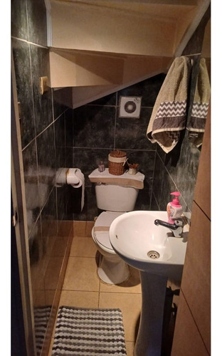 En Venta Casa 2 Pisos 3d / 2 Baños Galilea Los Ángeles $105