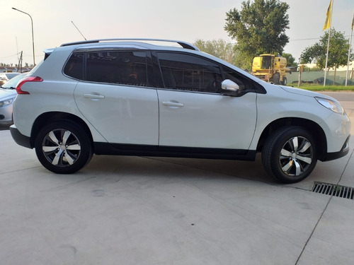 Imagen 7 de 15 de Peugeot 2008 2017 1.6 Feline