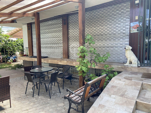 Casa Esquina Tradicional Cercana A Clínica Alemana