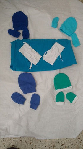 Set De Gorros. Manoplas Y Fajeros De Bebé