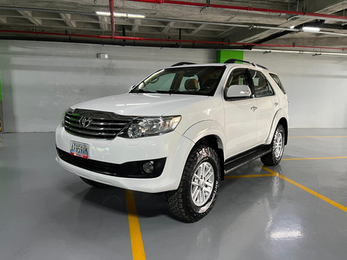 Imagen 5 de 11 de Toyota Fortuner Sr