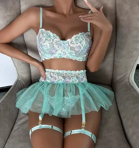 Hermoso Conjunto De Lencería Con Falda, Diseño Flores!