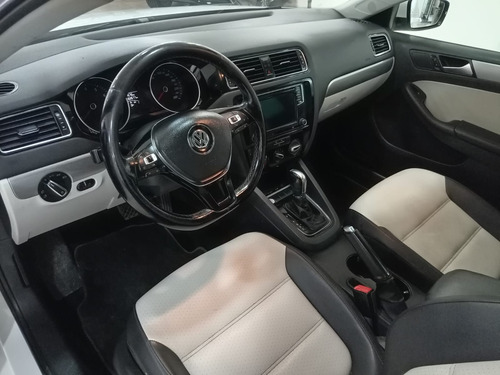 Volkswagen Jetta 2.5 Sportline Tiptronic At