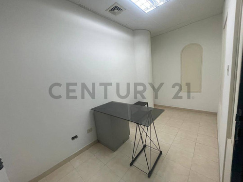 Local De 8,96 Mts2 En Venta En El Cc El Refugio