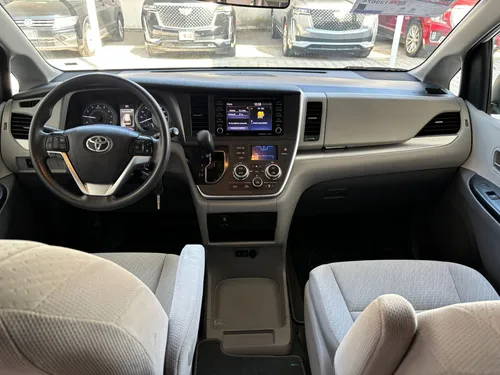 Toyota Sienna 3.5 Le At
