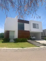 Comprar Se Vende Residencia En El Campanario, Diseño De Autor, Gran Ubicación !!