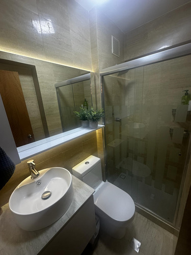 En Venta Apartamento Ubicado En Residencias Lomas De Los Mangos Valencia. St