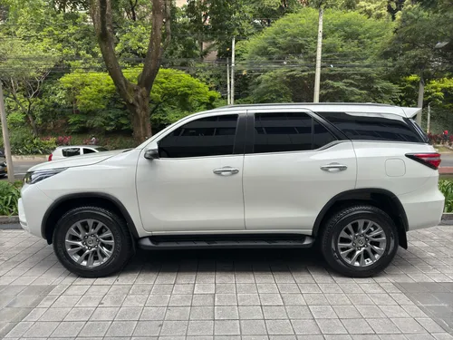 Toyota Fortuner Srv 2022 2.7cc 4x2 At