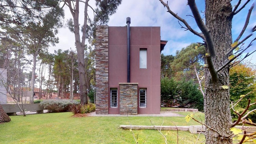 Hermosa Casa De Dos Dormitorios En Excelente Zona De Mar De Las Pampas - U$s 235.000