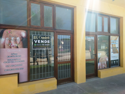 Vende Casa 3 Ambientes + 2 Locales Av Acapulco Santa Clara