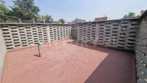 Casa De 2 Niveles Con Jardín Y Cancha De Frontón En Parque San Andrés, Coyoacán.