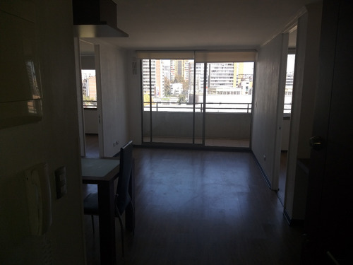 A Pasos Del Metro Irarrazaval 2 Dorm. 2 Baños.