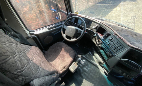 Imagem 8 de 15 de Volvo- Fh-540-globetrotter - 6x4 -2012 - Branco - Filé