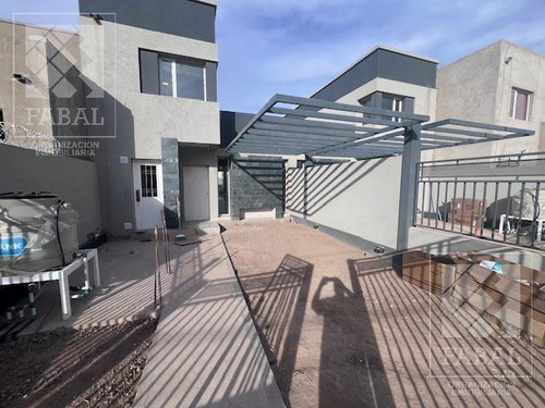 Casa Venta Rincón Lindo, Cipolletti, 3 Dormitorios, 2 Baños, Cochera Y Jardín (apto Crédito)