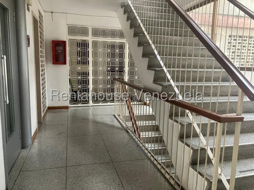 Se Vende Excelente Apartamento En Los Palos Grandes #25-18980 Pm