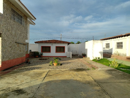 Se Vende Espectacular Casa Semi Amoblada En Urbanización Privilegiada De La Vía Hp De Anaco. (a.p)