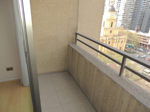 Arriendo Dpto. Catedral 1582. Excelente Ubicacion Metro