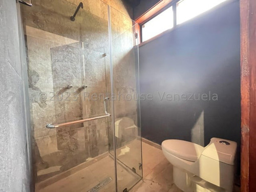 Exclusiva Casa Remodelada Con Piscina, Sauna, Area De Jardin, Estacionamiento 12 Vehiculos Casilla Vigilancia A Estrenar Concepto Moderno Exclusiva Zona Privada Palmarito Estef 24-15119