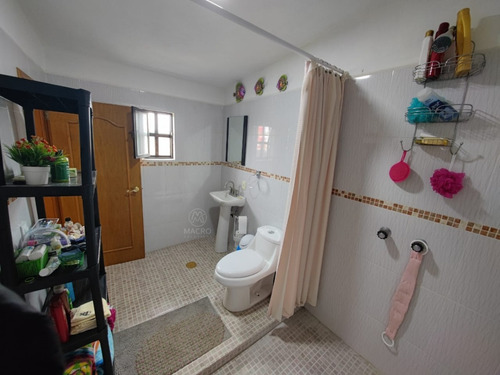 Casa En Venta En Col. Iztaccihuatl De Dos Niveles Con Jardín.