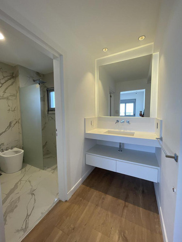 Imagen 18 de 27 de Piso - A Mts De Av. Alem - 180 Mts - Piso 14