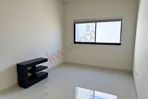 Casa En Venta En Cerrada Camaleón Ubicada En Esquina, Residencial Palma Real - Viñedos Torreón