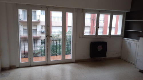 Imagen 1 de 30 de Excelente Oportunidad De Inversión De Departamento De 4 Ambientes A La Calle C/ Balcón Saliente, 68 M2 En Pleno Centro