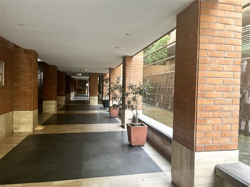 Departamento En Venta De 3 Dorm. En Las Condes / Manquehue