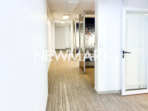 Amplia Propiedad Comercial En Arriendo