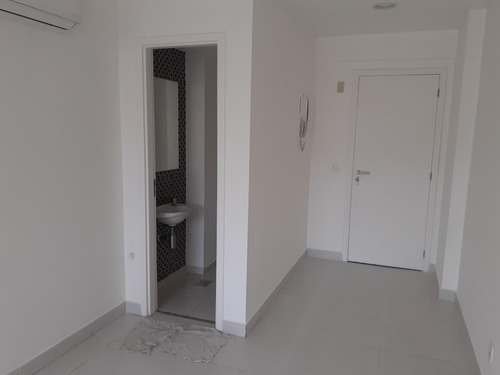 Imagem 8 de 8 de Vendo Duas Excelentes Salas Comerciais, Com 20 M² Cada E Vizinhas, Com Toda A Infraestrutura De Um Prédio Moderno E Bem Localizadas.