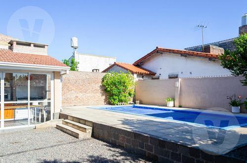Casa En Venta - Lomas De Zamora, Caseros Al 1700