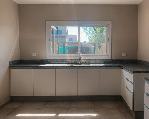 Duplex De Tres Dormitorios En Yerba Buena