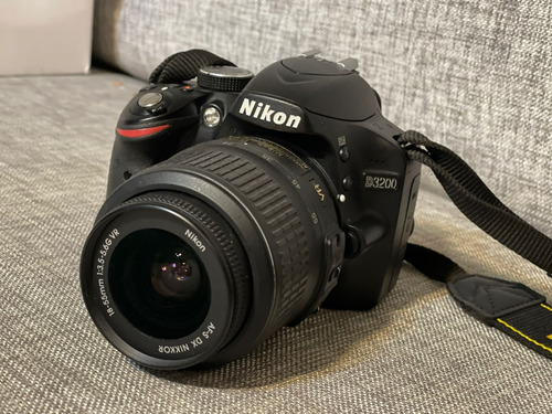  Nikon D3200 + Lente 18-55mm Vr Dslr + 2 Baterias + Bolso