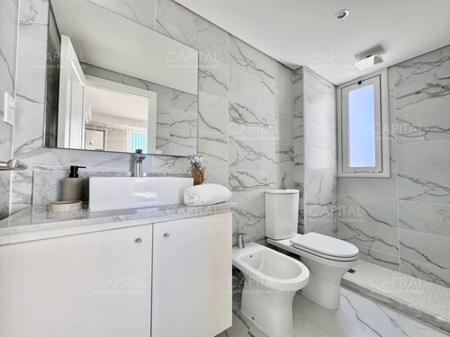 Apartamento En Venta A Estrenar De Tres Dormitorios En Poseidon Laguna, Punta Del Este
